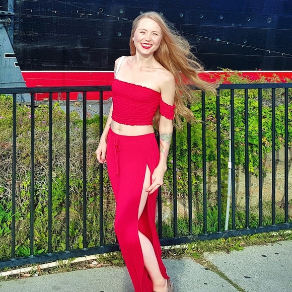 Meet your Posher, Kayla - Picture 2 of 4